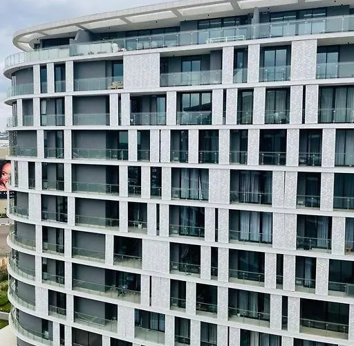 Ellipse Waterfall Luxury Apartment