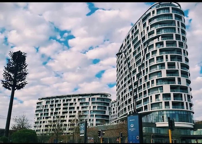 Ellipse Waterfall Luxury Apartment